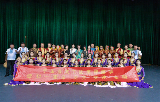 新疆维吾尔自治区和田地区于田县文工团与我校舞蹈学院交流